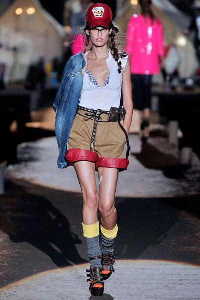 Look 15